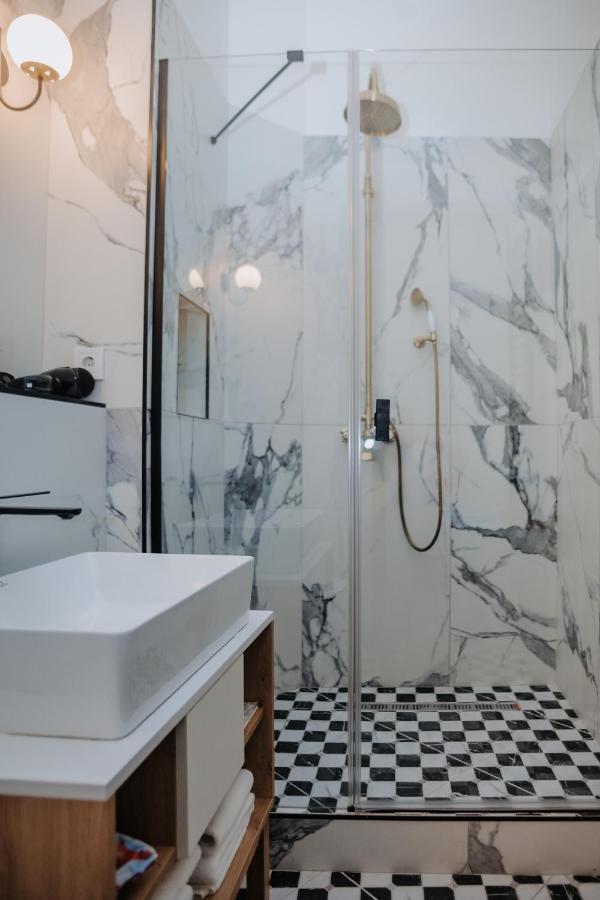 V.I.P Apartments Dominikanos Lviv Extérieur photo