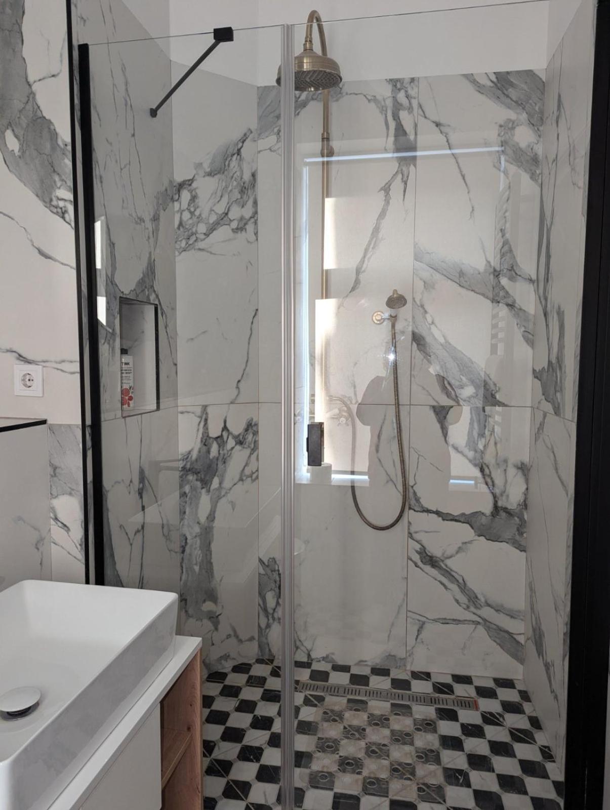 V.I.P Apartments Dominikanos Lviv Extérieur photo