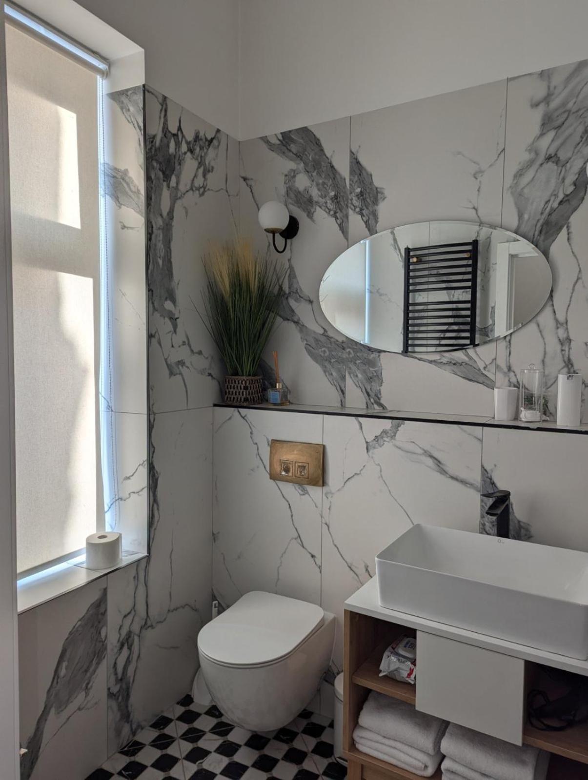 V.I.P Apartments Dominikanos Lviv Extérieur photo